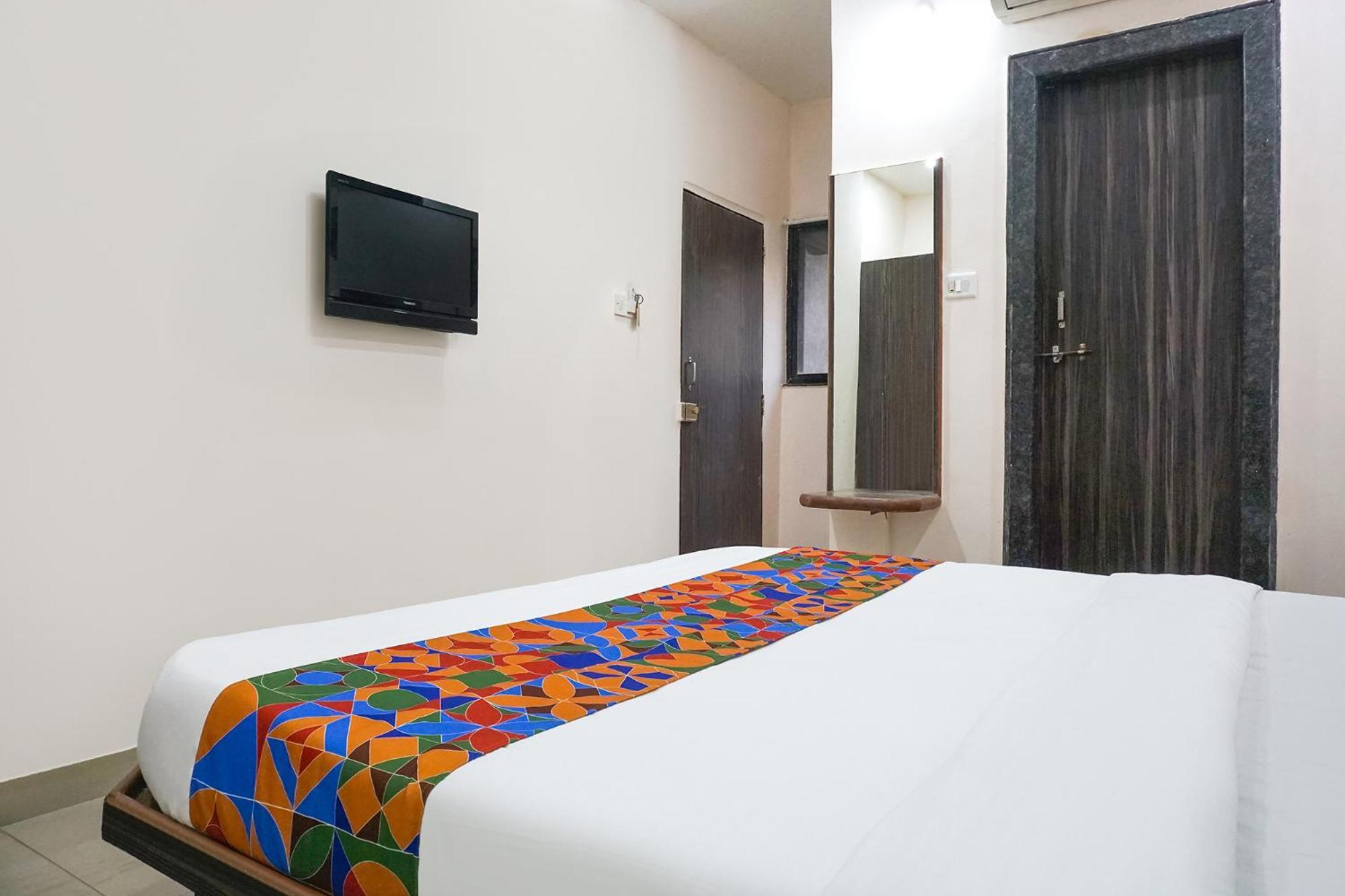 Fabhotel Rachana Residency - Nr Shivaji Nagar Metro Station