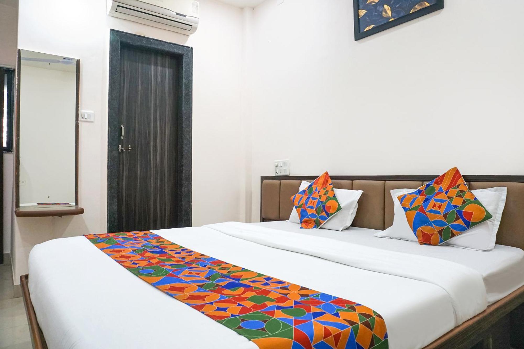 Fabhotel Rachana Residency - Nr Shivaji Nagar Metro Station