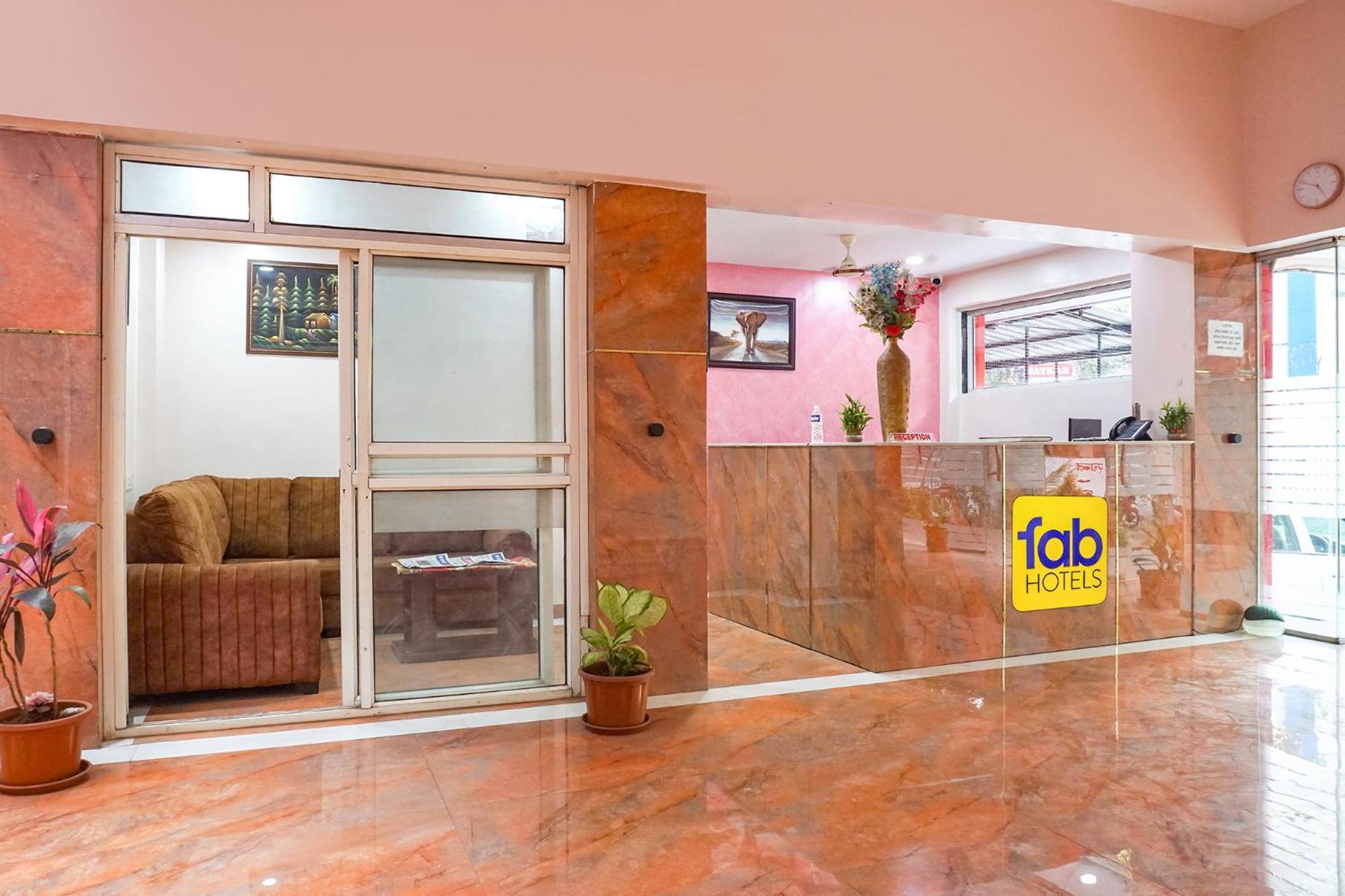 Fabhotel Rachana Residency - Nr Shivaji Nagar Metro Station 2* Pune